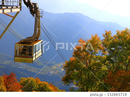秋の八海山ロープウェー（新潟県南魚沼市） 132663719