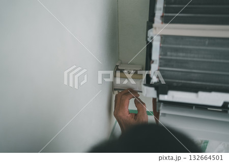 installation of an air conditioner 132664501