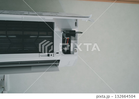 installation of an air conditioner 132664504