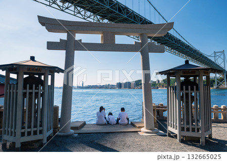 Family at Torii gate of Mekari Shrine by Kanmon bridge, Kitakyushu Family at Torii gate of Mekari Shrine by Kanmon bridge, Kitakyushu 132665025