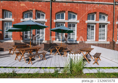 Cafe patio by Western style brick building at in Mojiko Retro Town, Kitakyushu 132665078