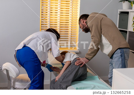 Providing professional quality medical assistance for effective patient care in a healthcare setting Providing professional quality medical assistance for effective patient care in a healthcare setting 132665258
