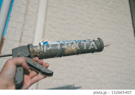 installation of an air conditioner 132665407