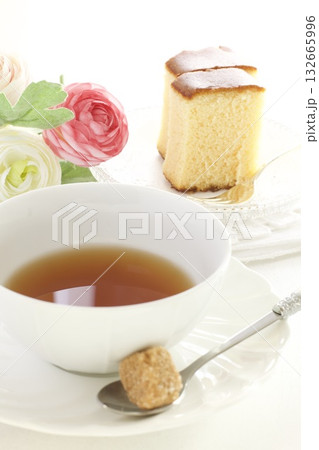 カステラと紅茶 132665996