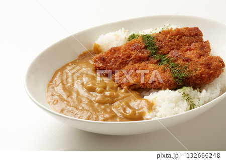 美味しそうなチキンカツカレー　イメージ 132666248