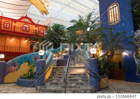 ジブリの大倉庫の風景 132666647
