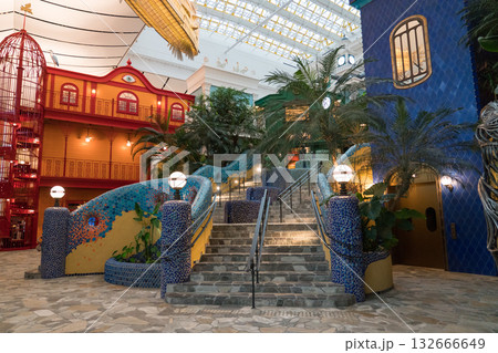 ジブリの大倉庫の風景 132666649