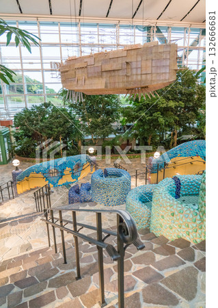 ジブリの大倉庫の風景 132666681