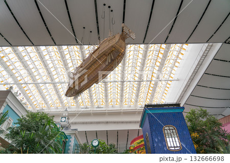 ジブリの大倉庫の風景 132666698