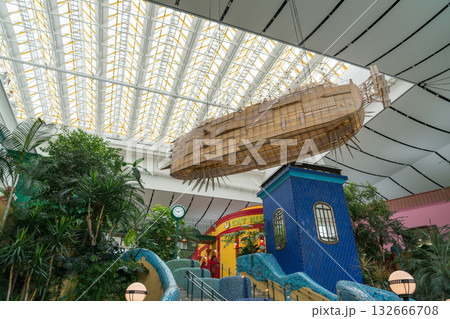 ジブリの大倉庫の風景 132666708