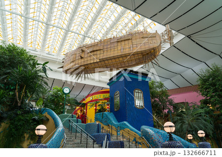 ジブリの大倉庫の風景 132666711