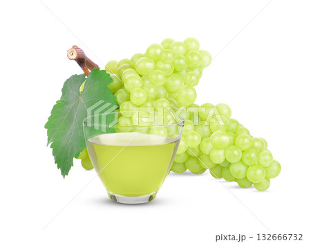 Fresh green grapes with leaves. and fresh juice Isolated on white background. fruit high vitamin C on white background. Fresh green grapes with leaves. and fresh juice Isolated on white background. fruit high vitamin C on white background. 132666732