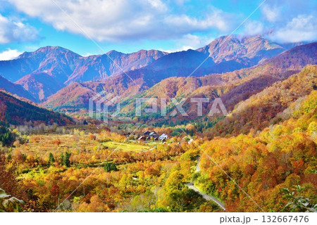 紅葉の新潟県魚沼市奥只見銀山平温泉・白銀の湯 132667476
