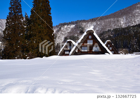 冬　白川郷　 132667725