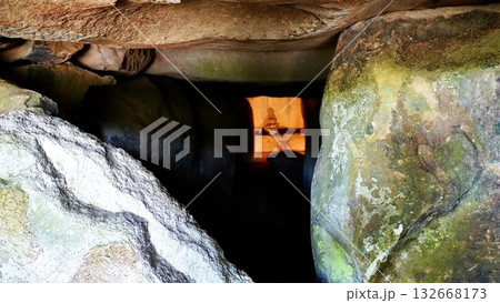 長崎県壱岐市にある鬼の窟古墳 長崎県壱岐市にある鬼の窟古墳 132668173