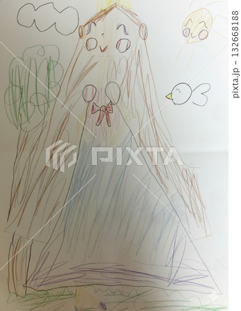 幼稚園児がチラシの裏に描いたロングヘアのお姫様 132668188