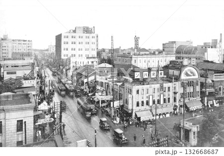 古写真　1926-1929年　東京　新宿駅東口から望む新宿通り 132668687