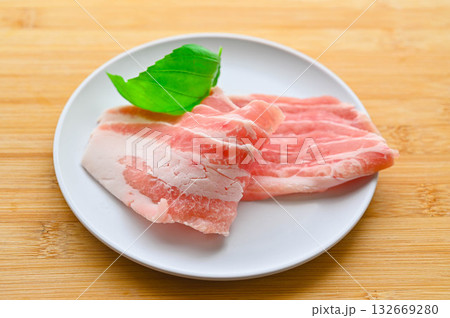 スペイン産　豚バラスライス 132669280