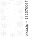 雪の結晶が舞う冬の背景ベクター素材(レトロ・クリスマス用デザイン) 雪の結晶が舞う冬の背景ベクター素材(レトロ・クリスマス用デザイン) 132670067