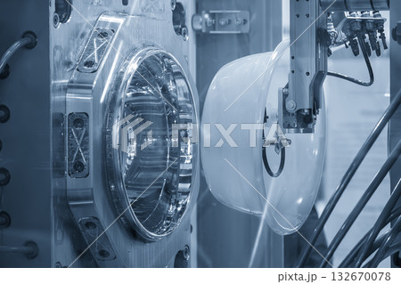 Close up scene material handling process the food container by robotic system from injection machine. 132670078