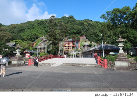祐徳稲荷神社に続く赤い欄干の橋 祐徳稲荷神社に続く赤い欄干の橋 132671134