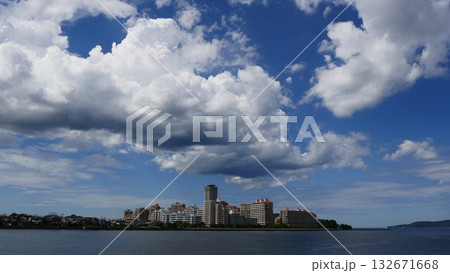 福岡・愛宕浜ベイサイドの空と海 132671668