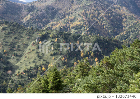 志賀高原渋峠の秋景色 132673440