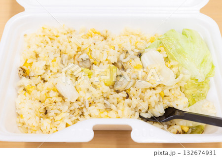 おいしい海鮮レタスチャーハン弁当 132674931