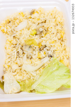おいしい海鮮レタスチャーハン弁当 132674933