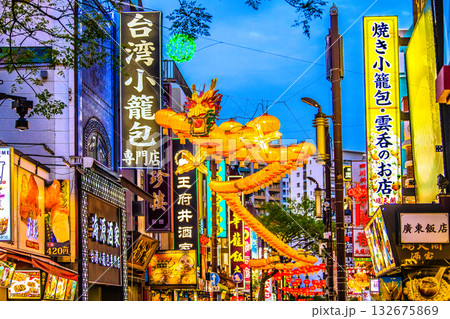 日本の横浜都市景観2026春節燈花。中華街大通りや龍のランタンなどを望む…新時代へ希望の光 日本の横浜都市景観2026春節燈花。中華街大通りや龍のランタンなどを望む…新時代へ希望の光 132675869