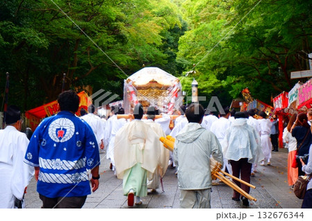 東大阪市枚岡神社の秋郷祭の様子 東大阪市枚岡神社の秋郷祭の様子 132676344