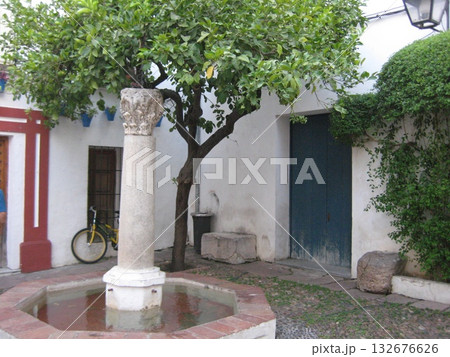 コルドバの素朴な雰囲気を醸すユダヤ人街の一角 コルドバの素朴な雰囲気を醸すユダヤ人街の一角 132676626