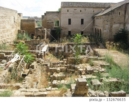コルドバのアルカサルに残るがれき 132676635