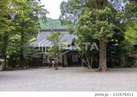 丹生川上神社下社の社務所授与所（2025年8月撮影） 132676811