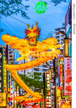日本の横浜都市景観2026春節燈花。中華街大通り・龍のランタンなどを望む…新時代へ希望の光＝2日 132677589