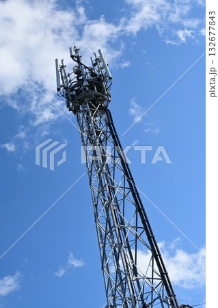 通信イメージ（電波塔:基地局） 132677843