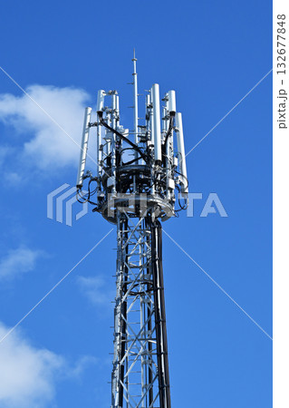 通信イメージ（電波塔:基地局） 132677848