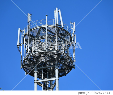 通信イメージ（電波塔:基地局） 132677853