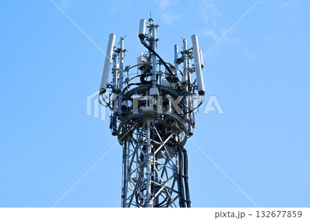 通信イメージ（電波塔:基地局） 132677859