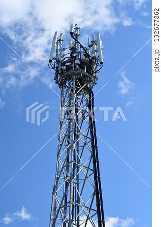 通信イメージ（電波塔:基地局） 132677862