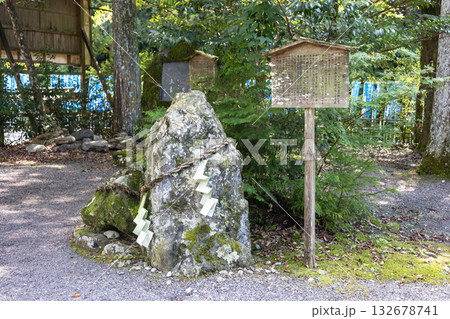 奈良県／丹生川上神社下社の蛙石（2025年8月撮影） 132678741
