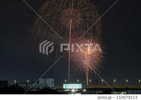 浜松市の平口八幡神社祭典　奉納煙火大会と新東名高速道路の風景(静岡県) 132679213