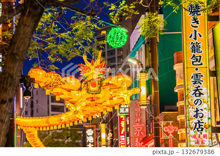 日本の横浜都市景観2026春節燈花。中華街大通り・龍のランタンや防犯カメラなどを望む…新時代へ＝2日 132679386