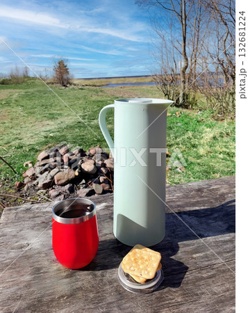 A light breakfast in nature. 132681224