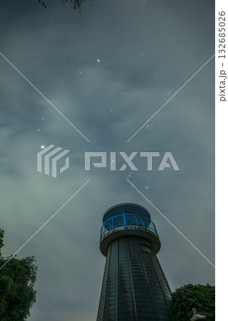 日本の岡山県備前市の頭島のとても美しい秋の星空 日本の岡山県備前市の頭島のとても美しい秋の星空 132685026