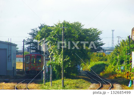 山形鉄道（フラワー長井線）からの車窓風景　長井駅 132685499