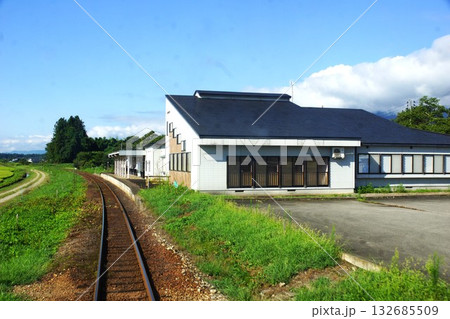 山形鉄道(フラワー長井線)からの車窓風景 鮎貝駅 山形鉄道(フラワー長井線)からの車窓風景 鮎貝駅 132685509