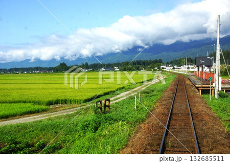 山形鉄道(フラワー長井線)からの車窓風景 四季の郷駅 山形鉄道(フラワー長井線)からの車窓風景 四季の郷駅 132685511