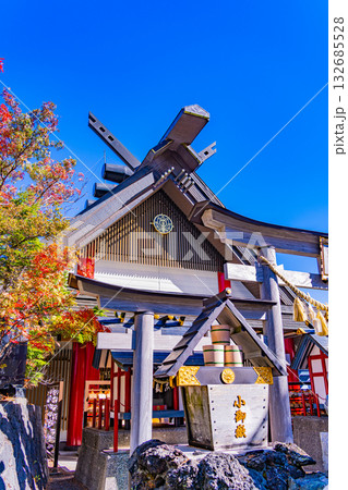 【山梨県】外国人で賑わう冨士山小御嶽神社 紅葉 【山梨県】外国人で賑わう冨士山小御嶽神社 紅葉 132685528