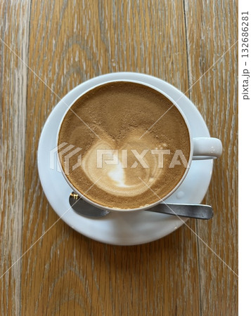 ュージーランドのカフェ文化を象徴する一杯、フラットホワイト。 132686281